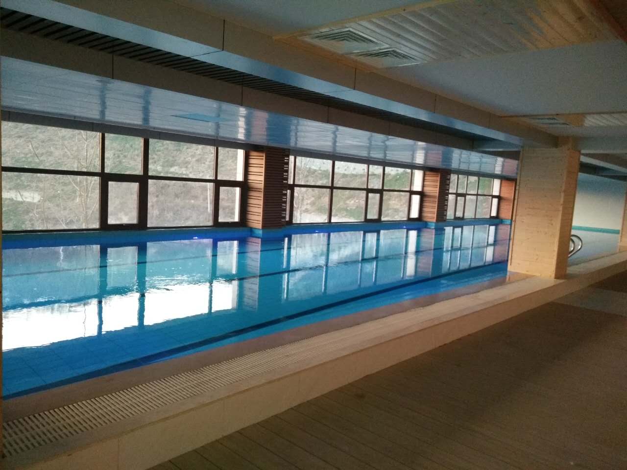 漢中地山莊室內(nèi)恒溫泳池-實(shí)拍圖 漢中地山莊室內(nèi)恒溫泳池-實(shí)拍圖